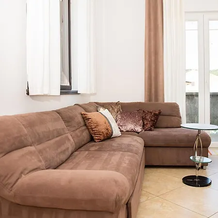 Mira I Denis Apartment *