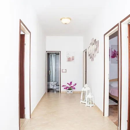 Mira I Denis Apartman