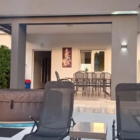 Apartment Mira I Denis *